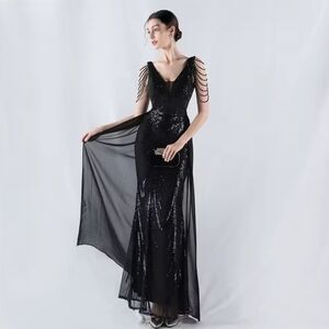Elegant Black V-Neck 3/4 Sleeve Prom Gown